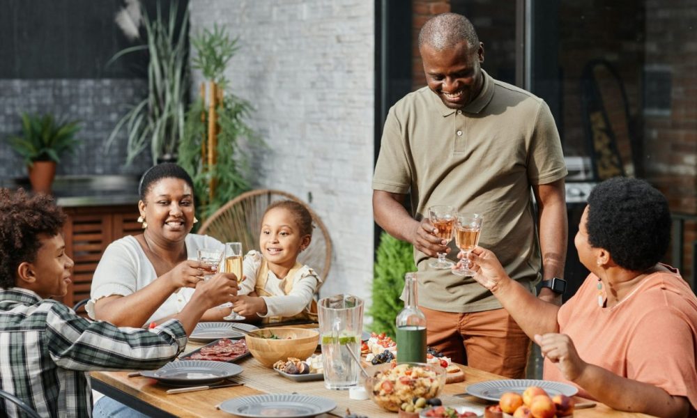 big-family-dining-at-terrace