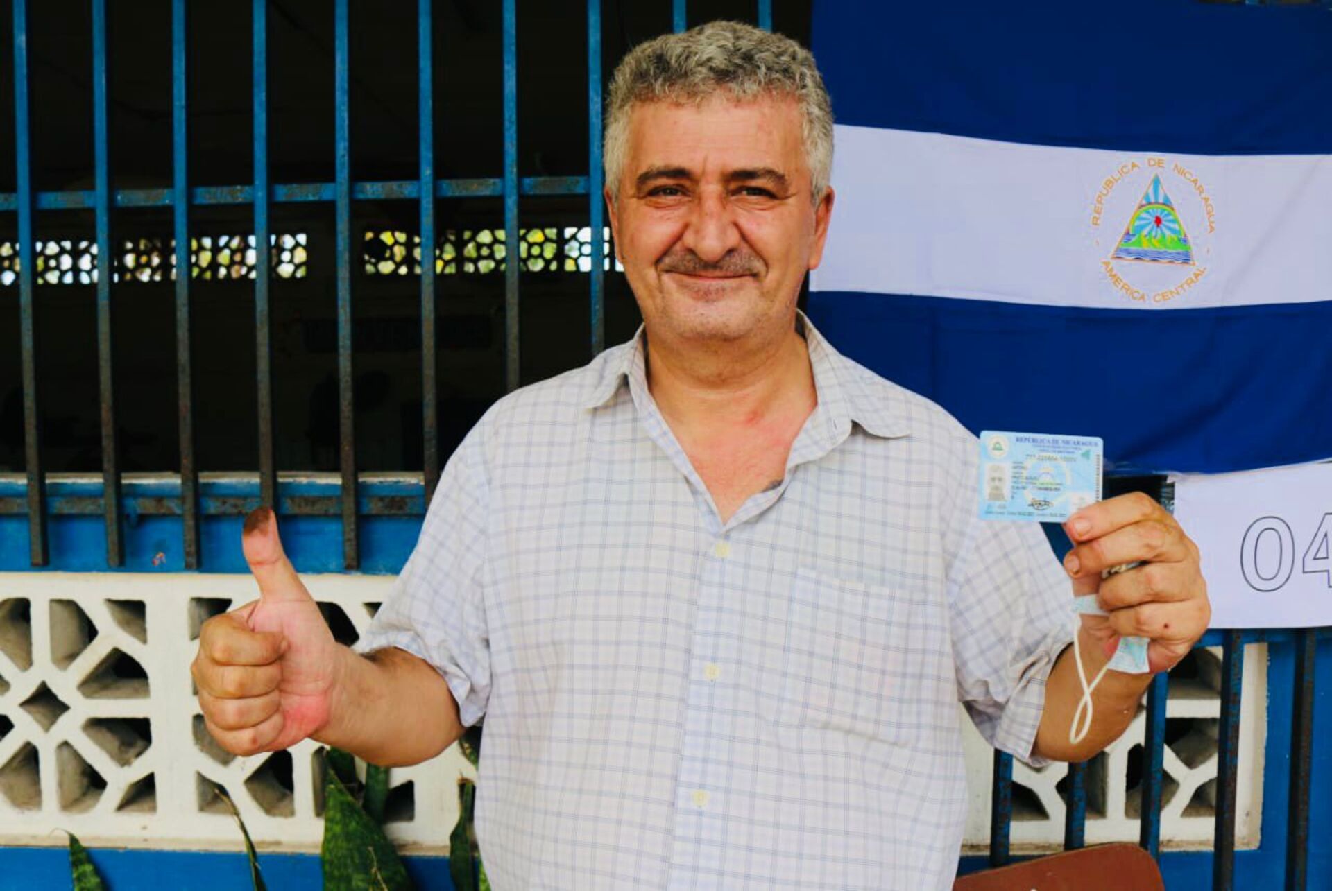 Residentes nacionalizados en Nicaragua ejercen su derecho al voto